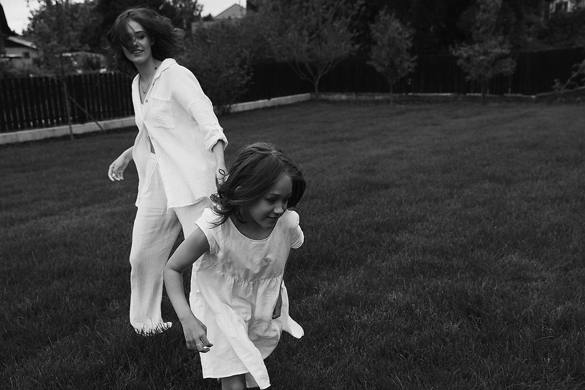 Дети любовь семья семейная фотосессия дом съемка фотосъемка мама дочка папа дочери девочка девочки сестры родители 