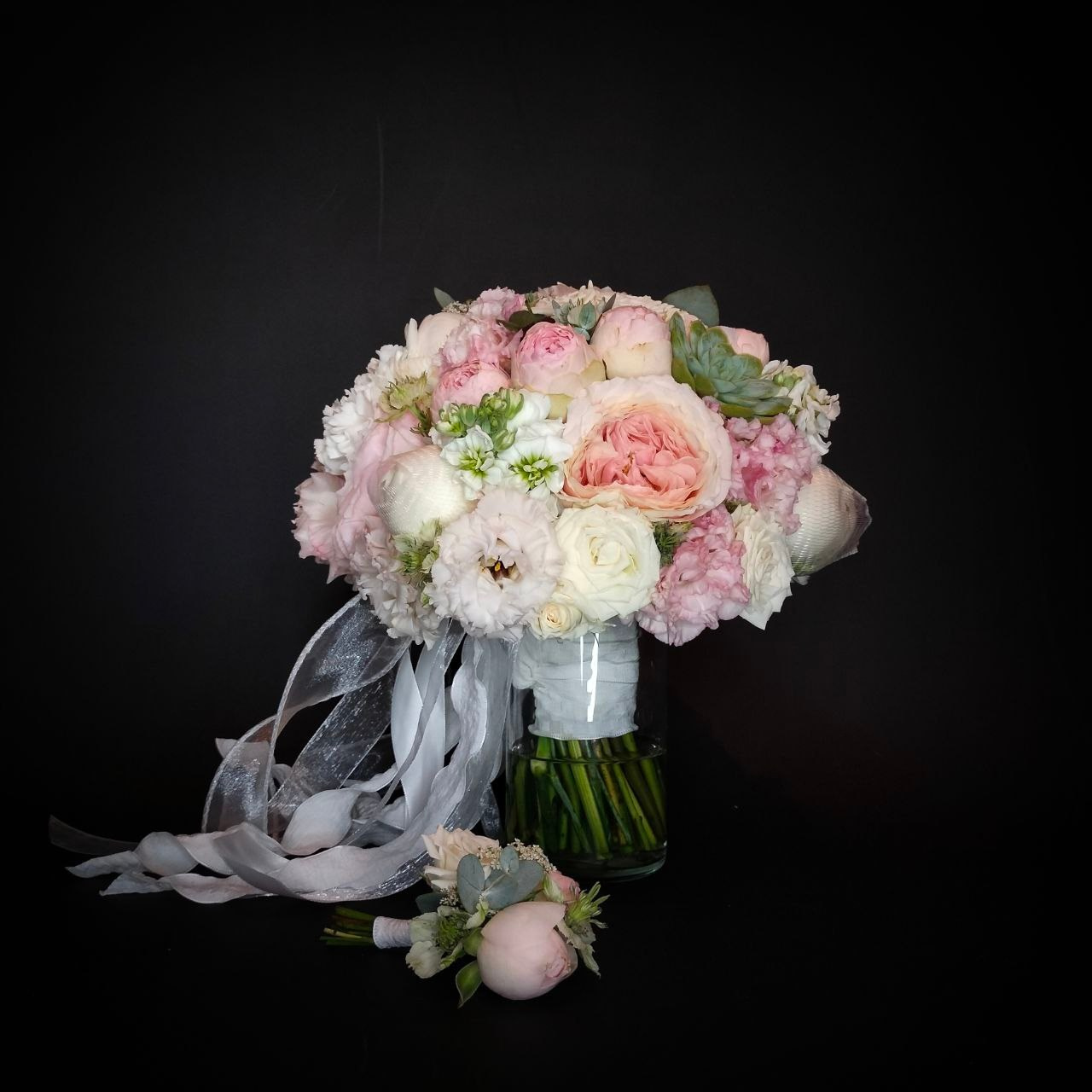 авторский букет невесты, современный букет невесты, невеста 2025,  букет невесты, свадебный букет, свадьба 2025, свадебный букет, свадебный букет невесты, флорист на свадьбу, флорист фрилансер, флорист москва, ручная работа, яркий букет невесты, современный букет невесты,т, флорист на свадьбу, хороший флорист, флорист фрилансер, букет по фото, флорист профессионал.