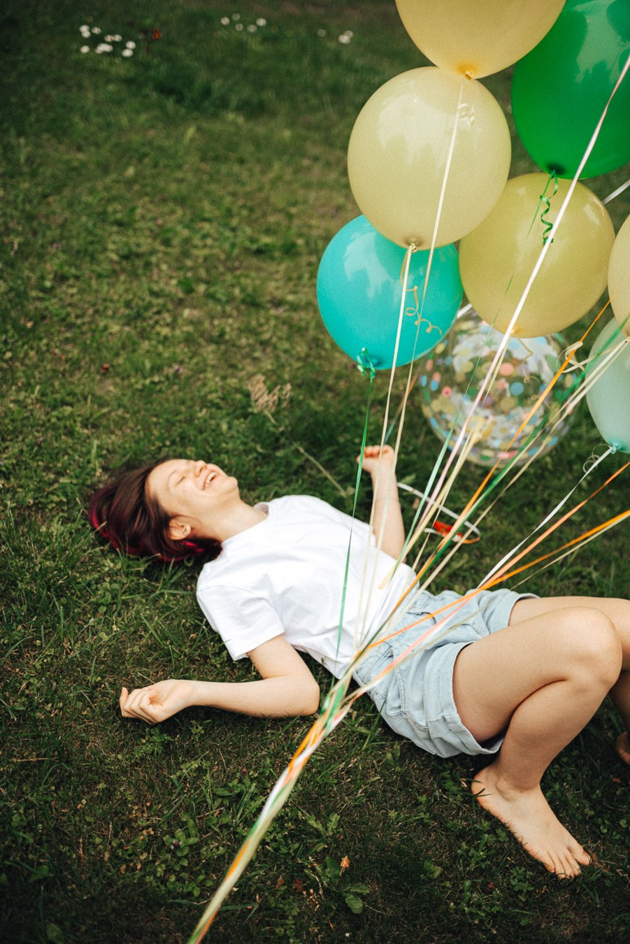 Коля, Ксюша, Саша, Андрей, Кира и бабушки | на даче