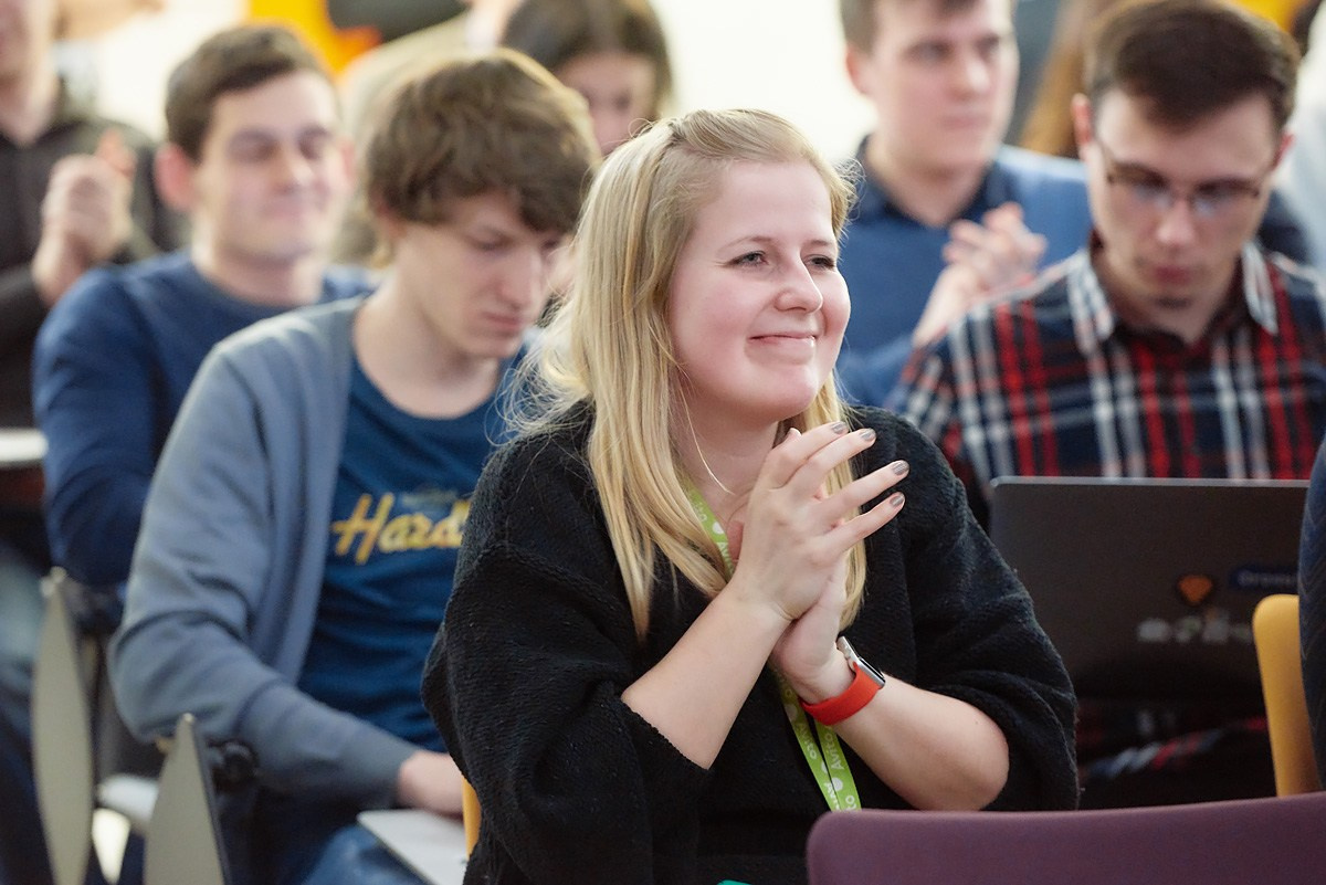 Нейромонах Феофан в Avito. Репортажный фотограф в Москве Вадим Францев