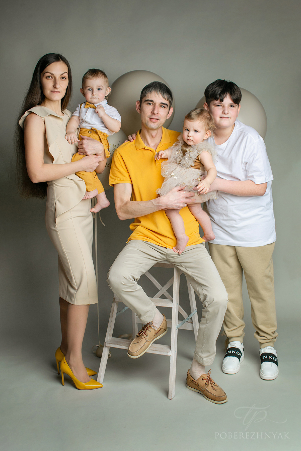 Годик Артуру и Милане. Фотограф новорожденных во Владивостоке Татьяна Побережняк