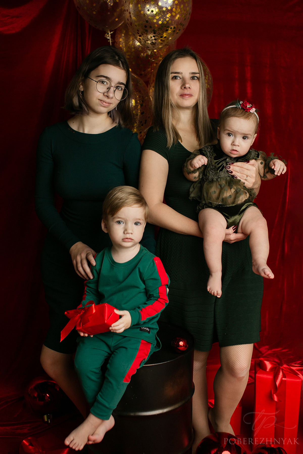 Новогодние Аглая и Демид. Фотограф новорожденных во Владивостоке Татьяна Побережняк