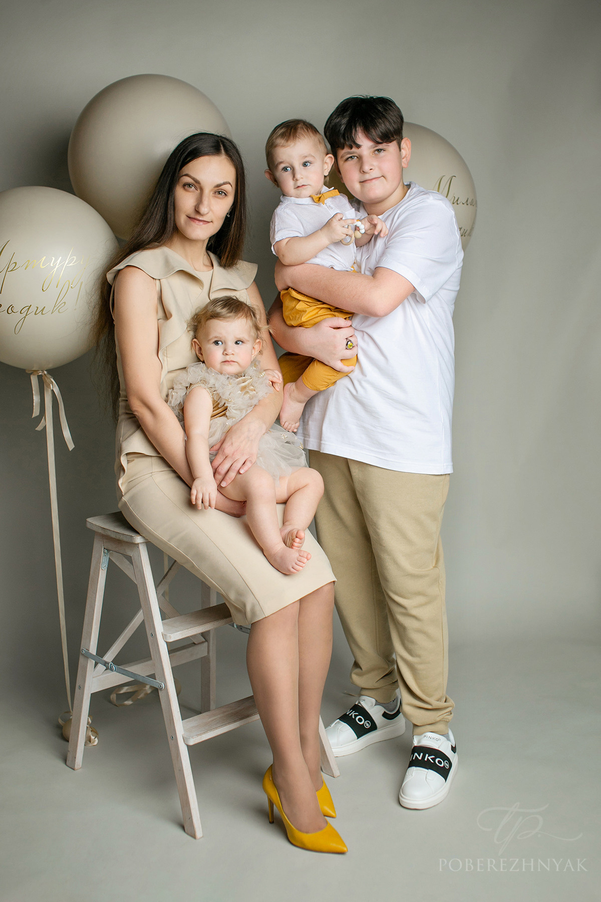 Годик Артуру и Милане. Фотограф новорожденных во Владивостоке Татьяна Побережняк