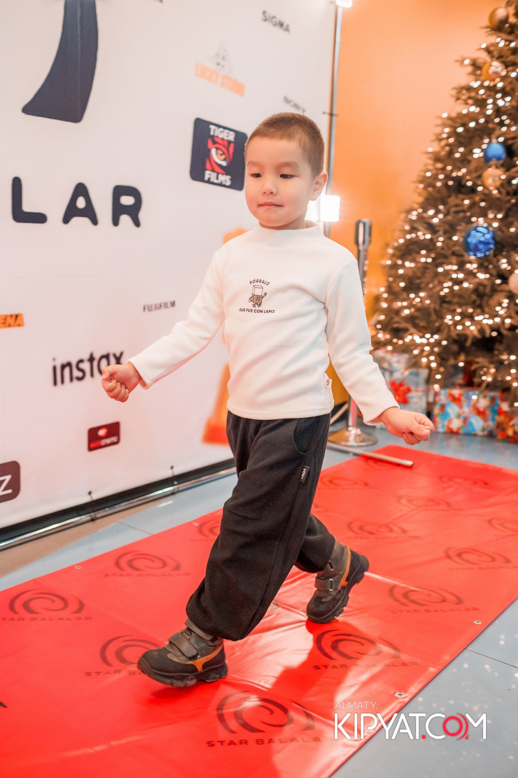 ПРЕЗЕНТАЦИЯ 8 ГРУППЫ КИНОПРОЕКТА «STARBALALAR». КИПЯТКОМ АЛМАТЫ!