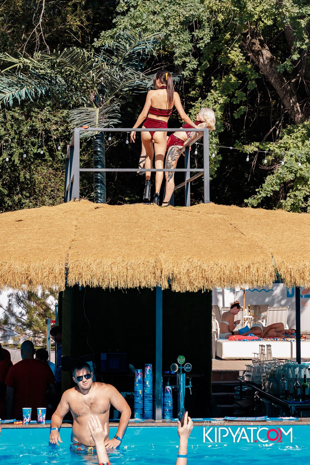 ПЕННАЯ ВЕЧЕРИНКА/ДЫМОВОЕ ШОУ/БАССЕЙН DELIGHT POOL. КИПЯТКОМ АЛМАТЫ!