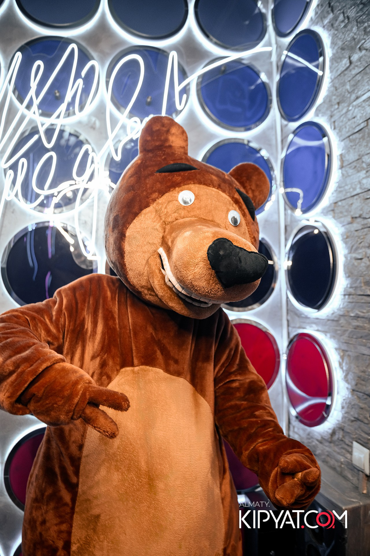 УХО И МЕДВЕДЬ НА ГАГАРИНА. КИПЯТКОМ АЛМАТЫ!