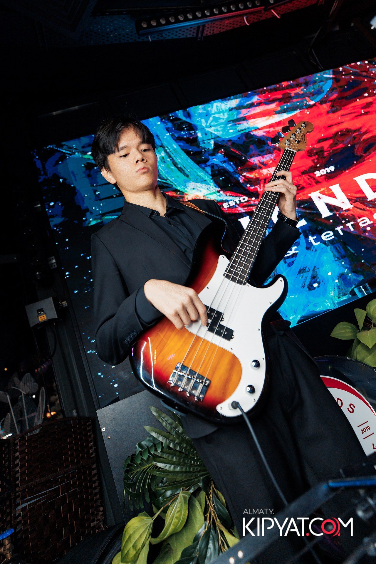 FRIENDS BAR & TERRACE. КИПЯТКОМ АЛМАТЫ!