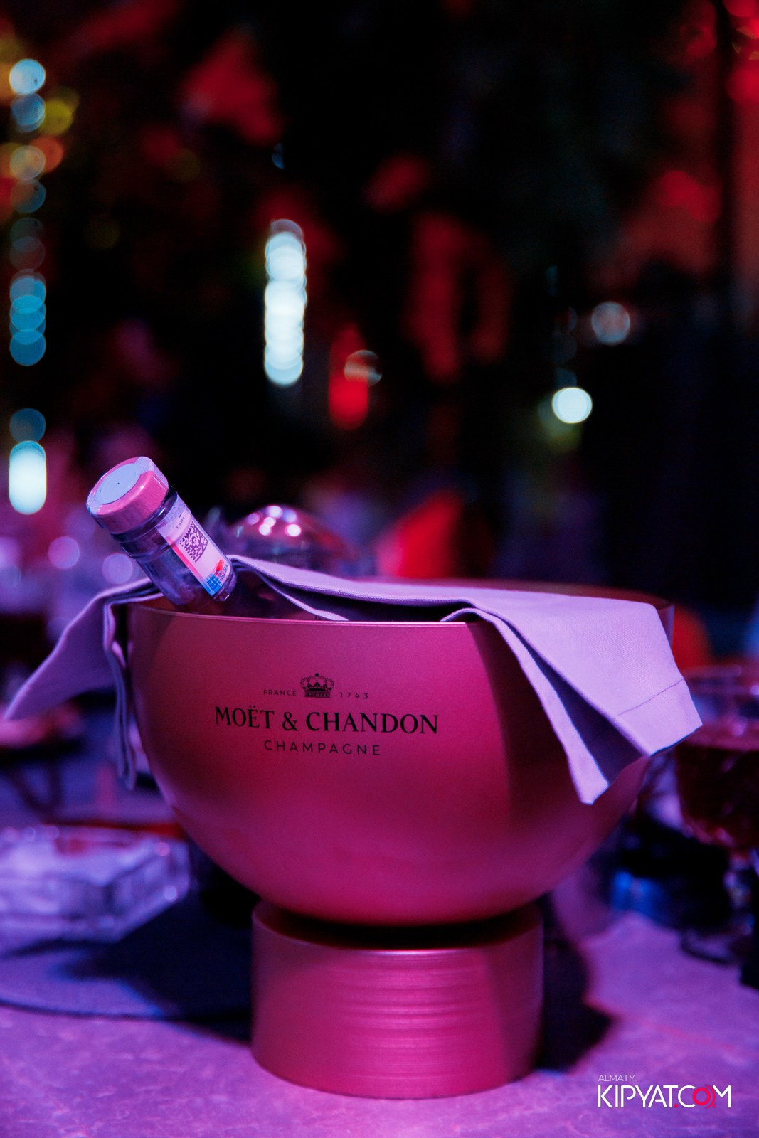 FRIENDS BAR & TERRACE. КИПЯТКОМ АЛМАТЫ!