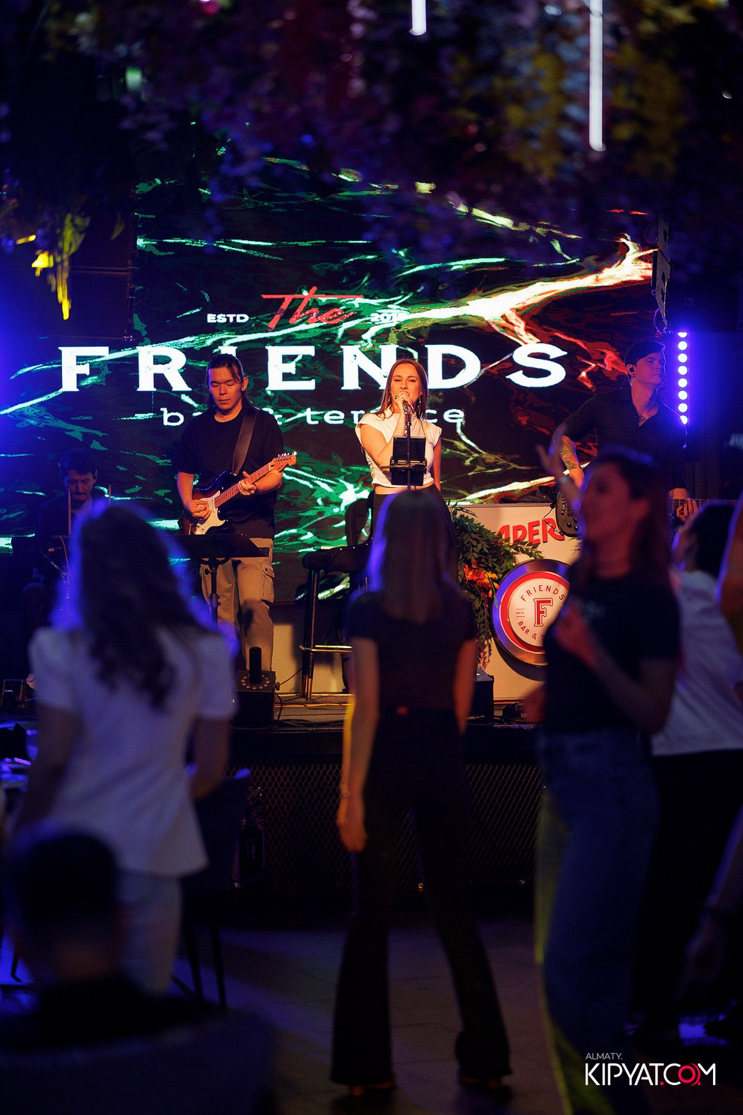 FRIENDS BAR & TERRACE. КИПЯТКОМ АЛМАТЫ! Фотосъемка мероприятий в Алматы