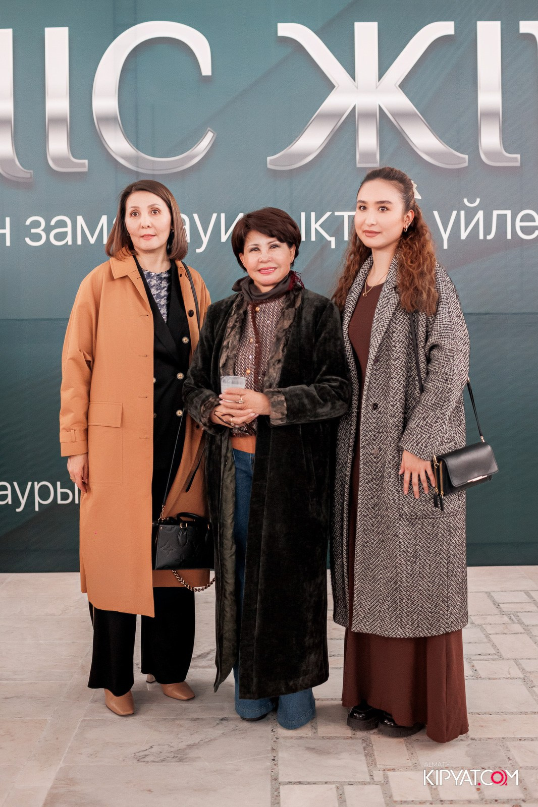 FASHION ПОКАЗ, КАЗАХСКОЙ НАЦИОНАЛЬНОЙ ОДЕЖДЫ. КИПЯТКОМ АЛМАТЫ!