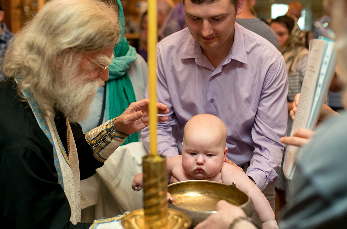 Крещение Храм всех Русских святых. п.Сосново. Фотограф на крещение в Санкт Петербурге