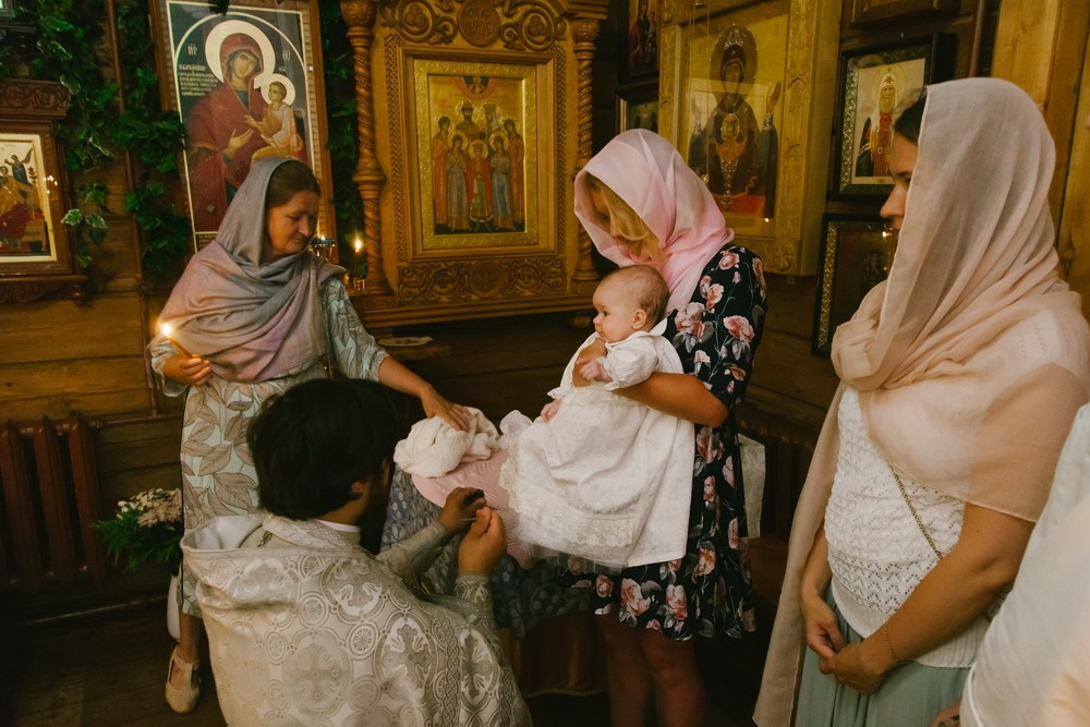 Крещение Церковь Иконы Божией Матери Казанской. Вырица. Фотограф на крещение в Санкт Петербурге