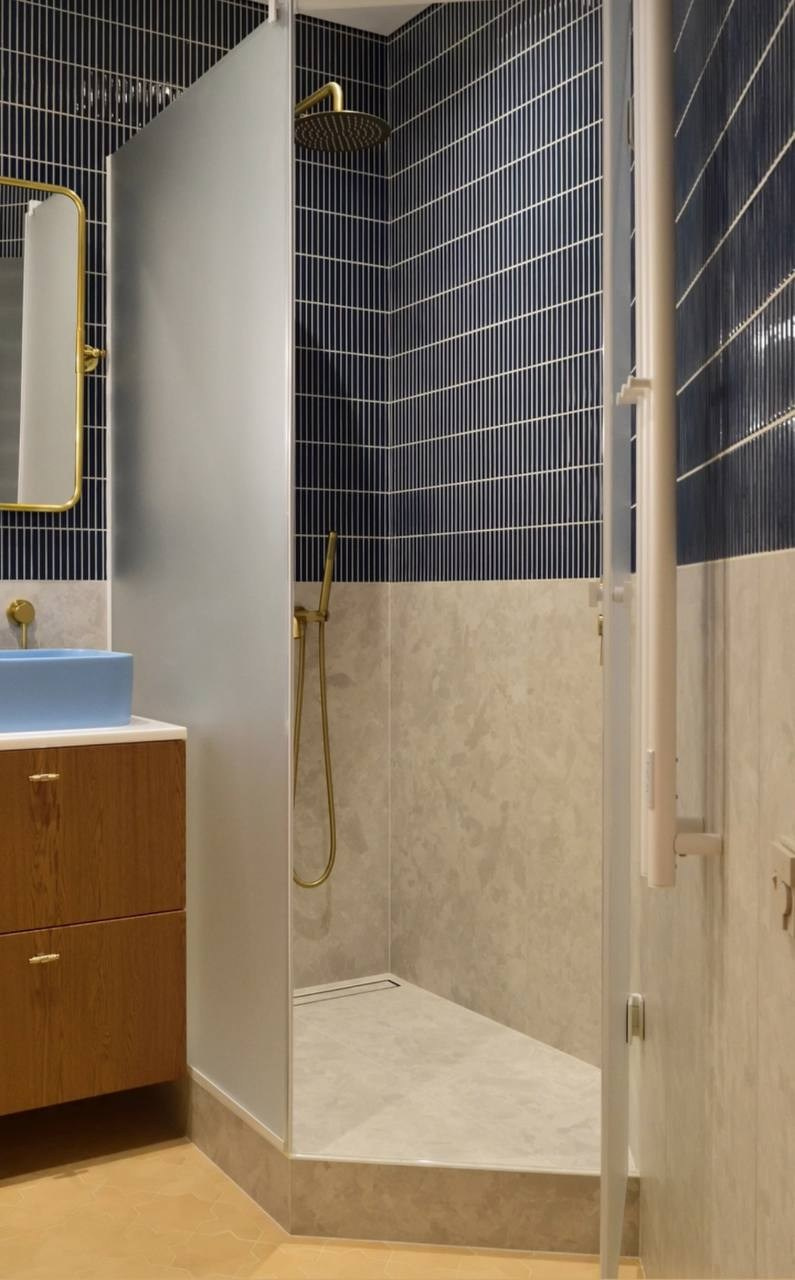 Ванная комната с цветными акцентами. Дизайнер интерьера в Москве Ирина Собыленская