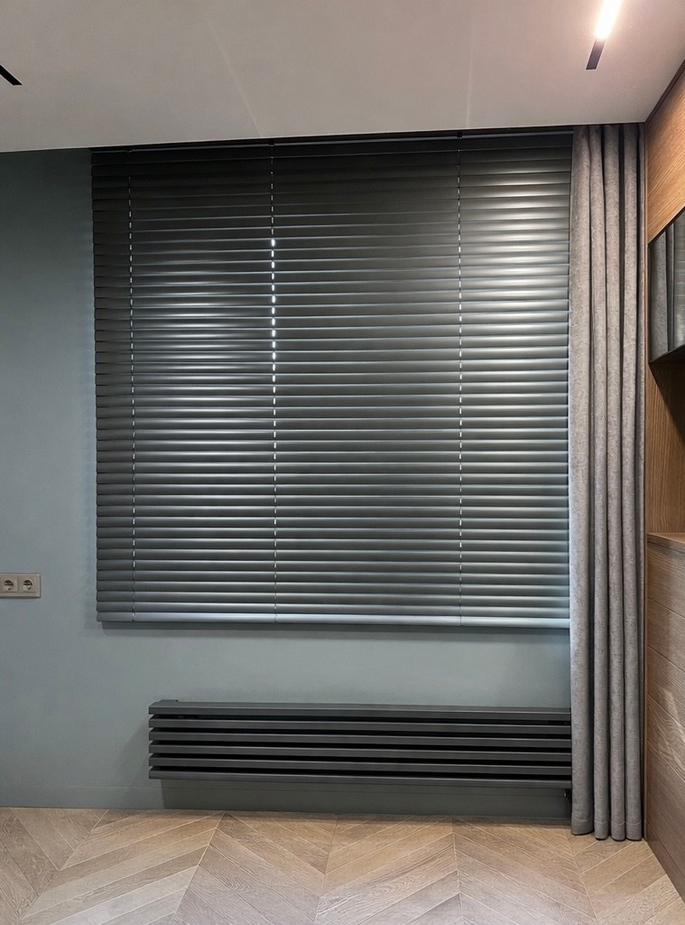 Жалюзи в кабинет на электроприводе