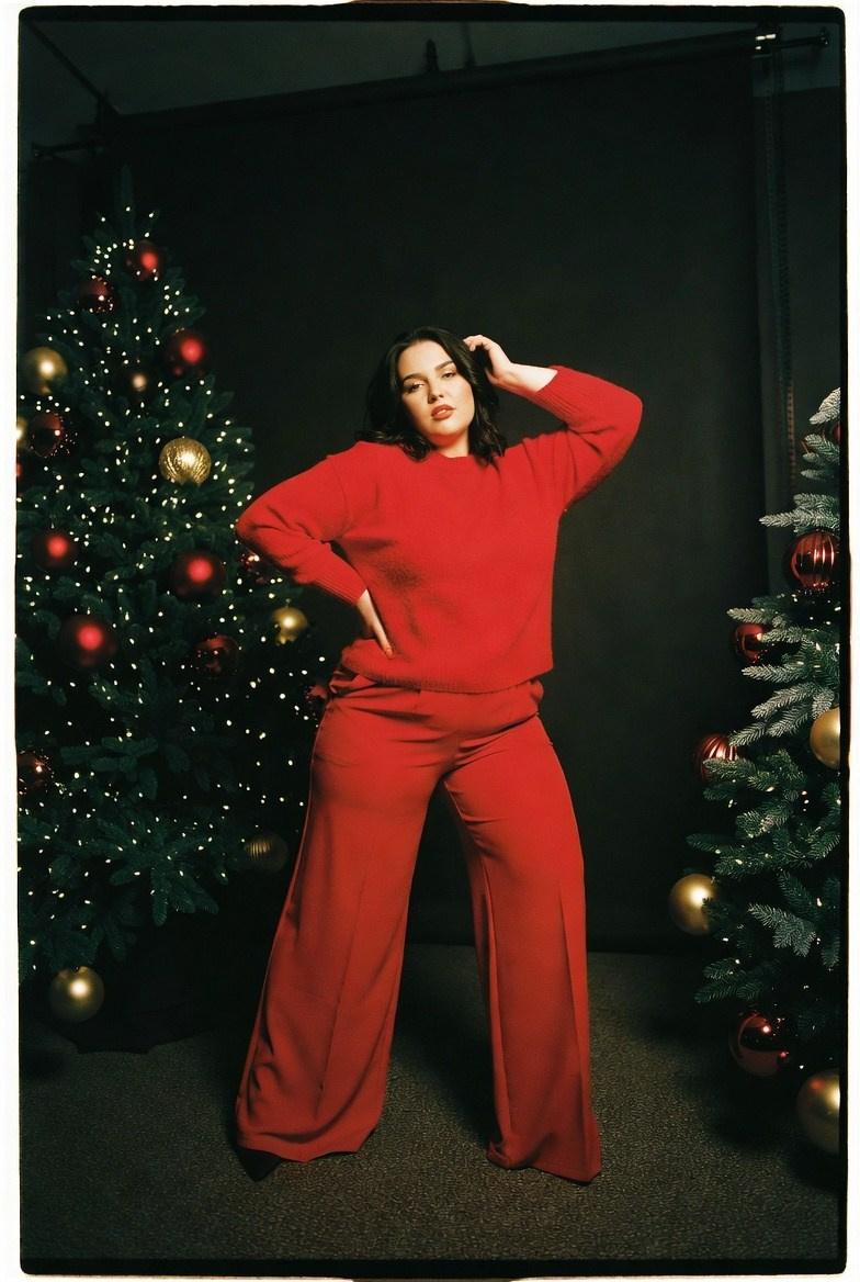 Плюс сайз в красном