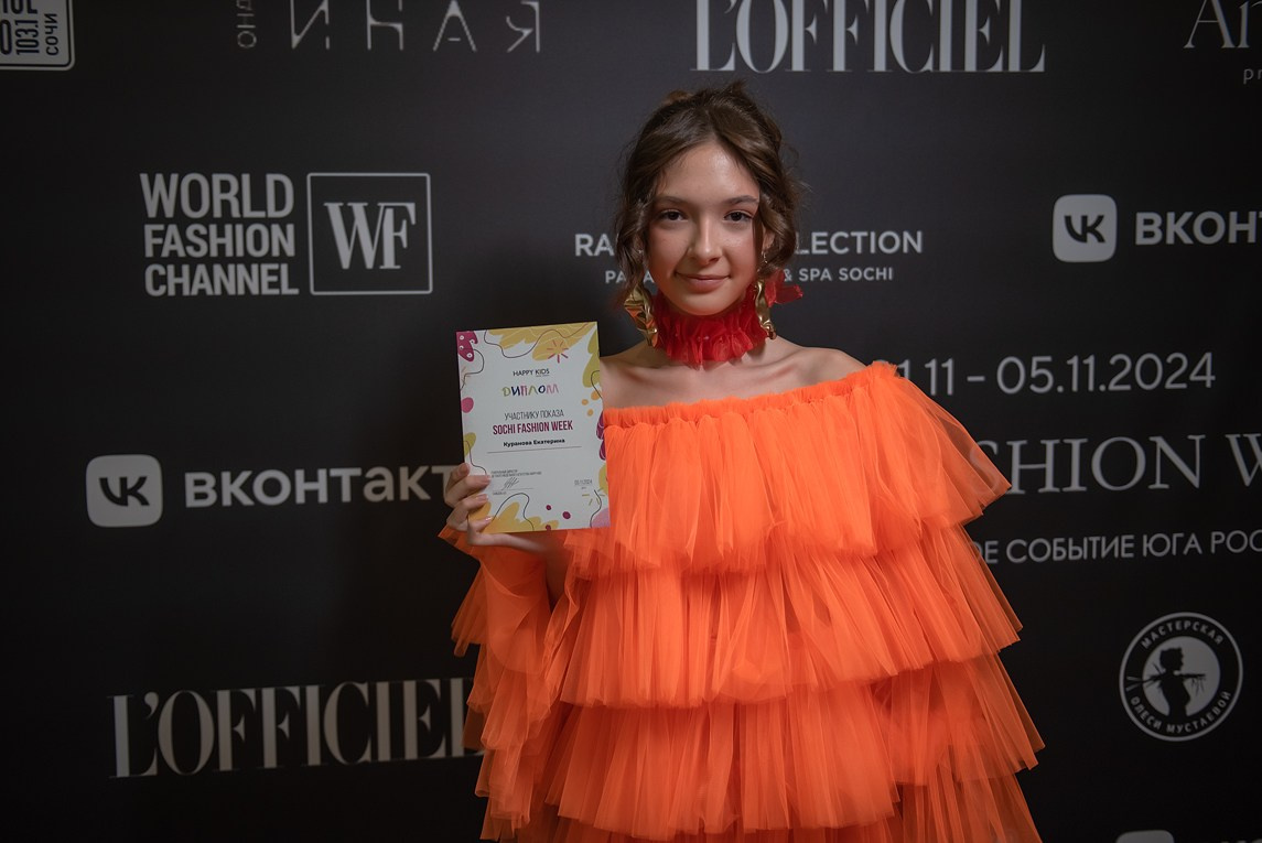 SochiFashionWeek2024 дизайнер Анохина Светлана. Семейный и коммерческий фотограф в Сочи Александр Бодунов