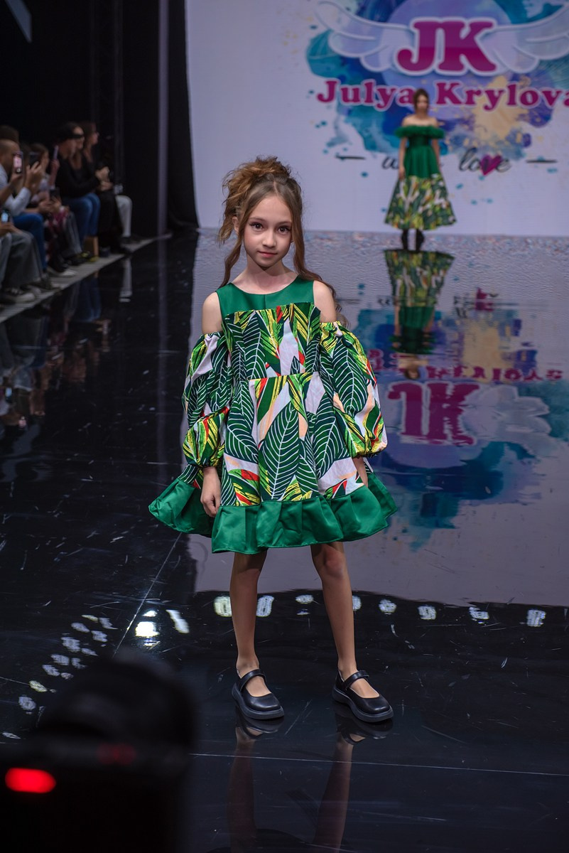 SochiFashionWeek2024 дизайнер Юлия Крылова. Семейный и коммерческий фотограф в Сочи Александр Бодунов