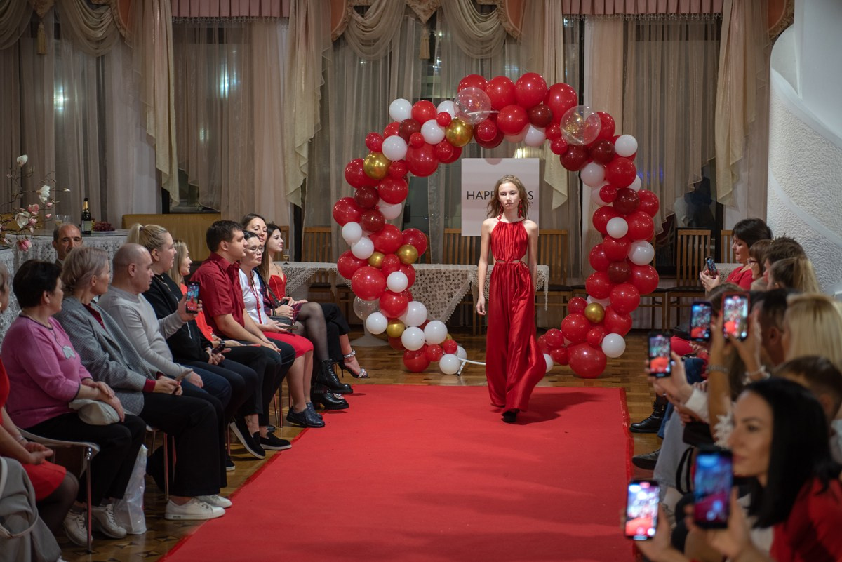 Выпускной в детской школе моделей HAPPYkids 2024. Семейный и коммерческий фотограф в Сочи Александр Бодунов