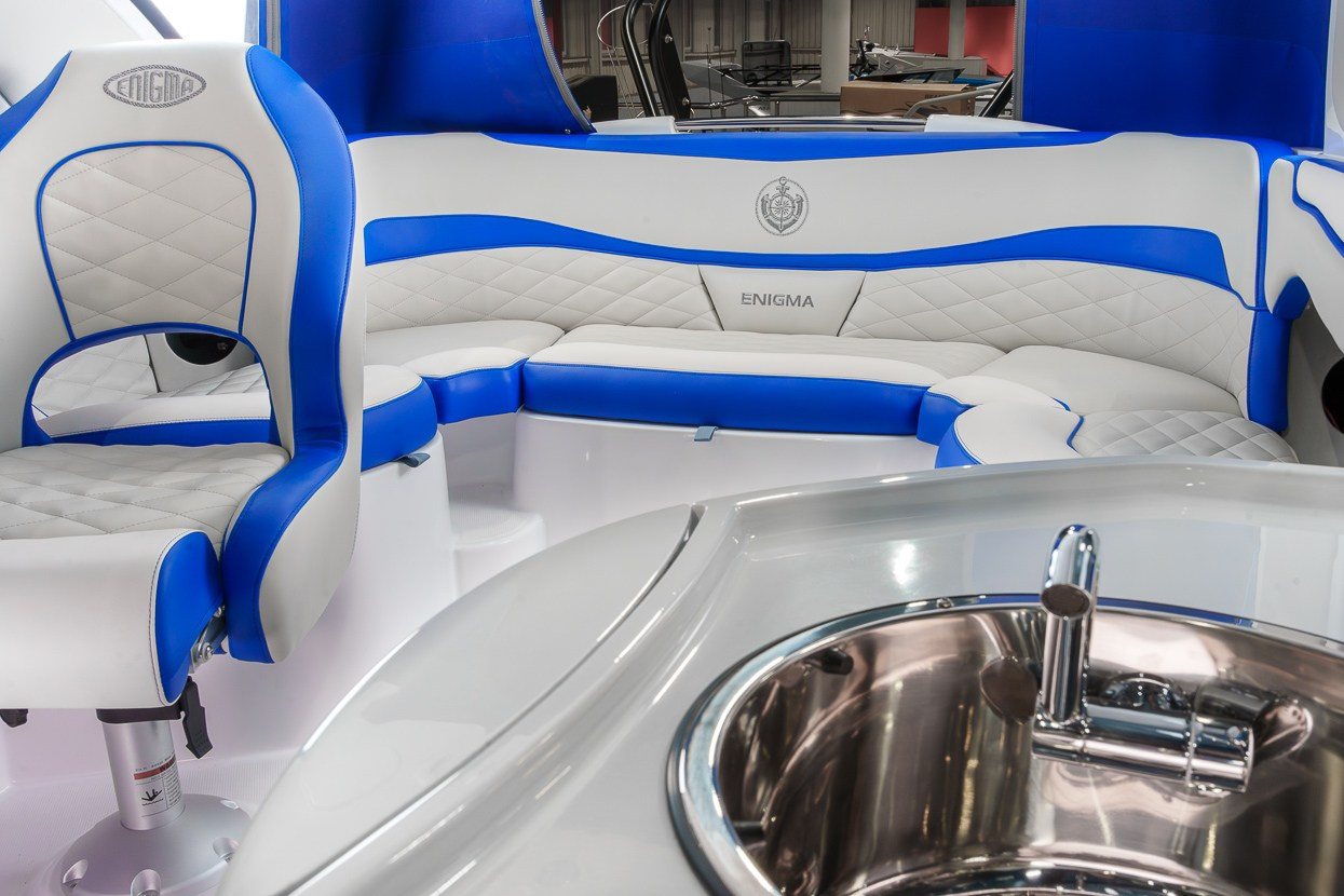 Катер Enigma 590HT. Фотограф в Москве Денис Курашев