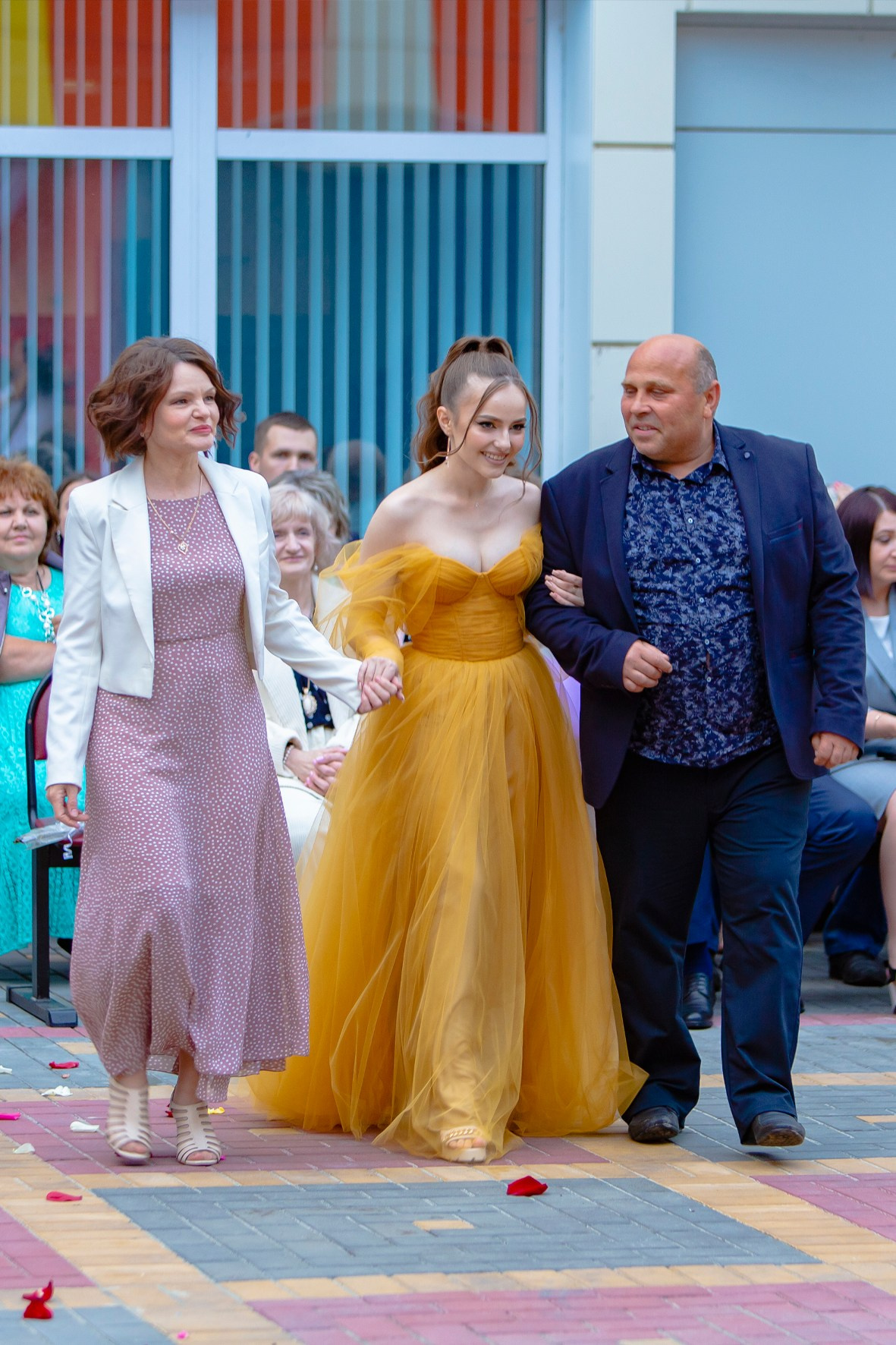 Выпускной вечер. Профессиональная съёмка и монтаж фото&видео в Курске и области