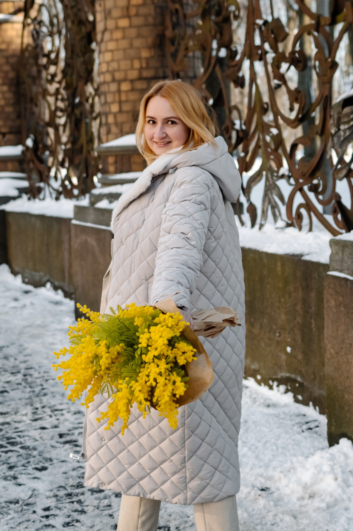 Прогулка с цветами по улицам и каналам. Свадебный и семейный фотограф в Санкт-Петербурге Елена Худякова