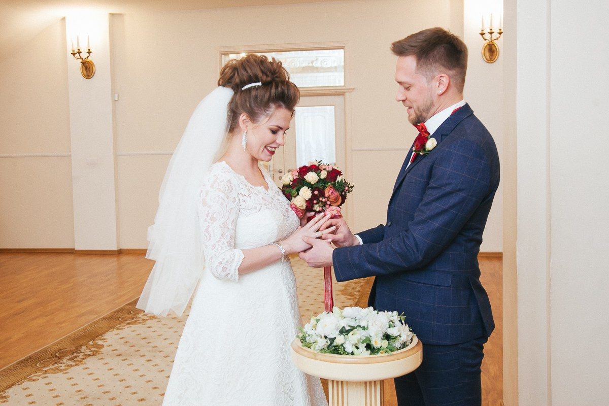 Зимняя свадебная фотосъемка в Санкт-Петербурге. Фотограф крещение венчание в Петербурге! Помогает подобрать храм и посоветовал душевного батюшку в СПб