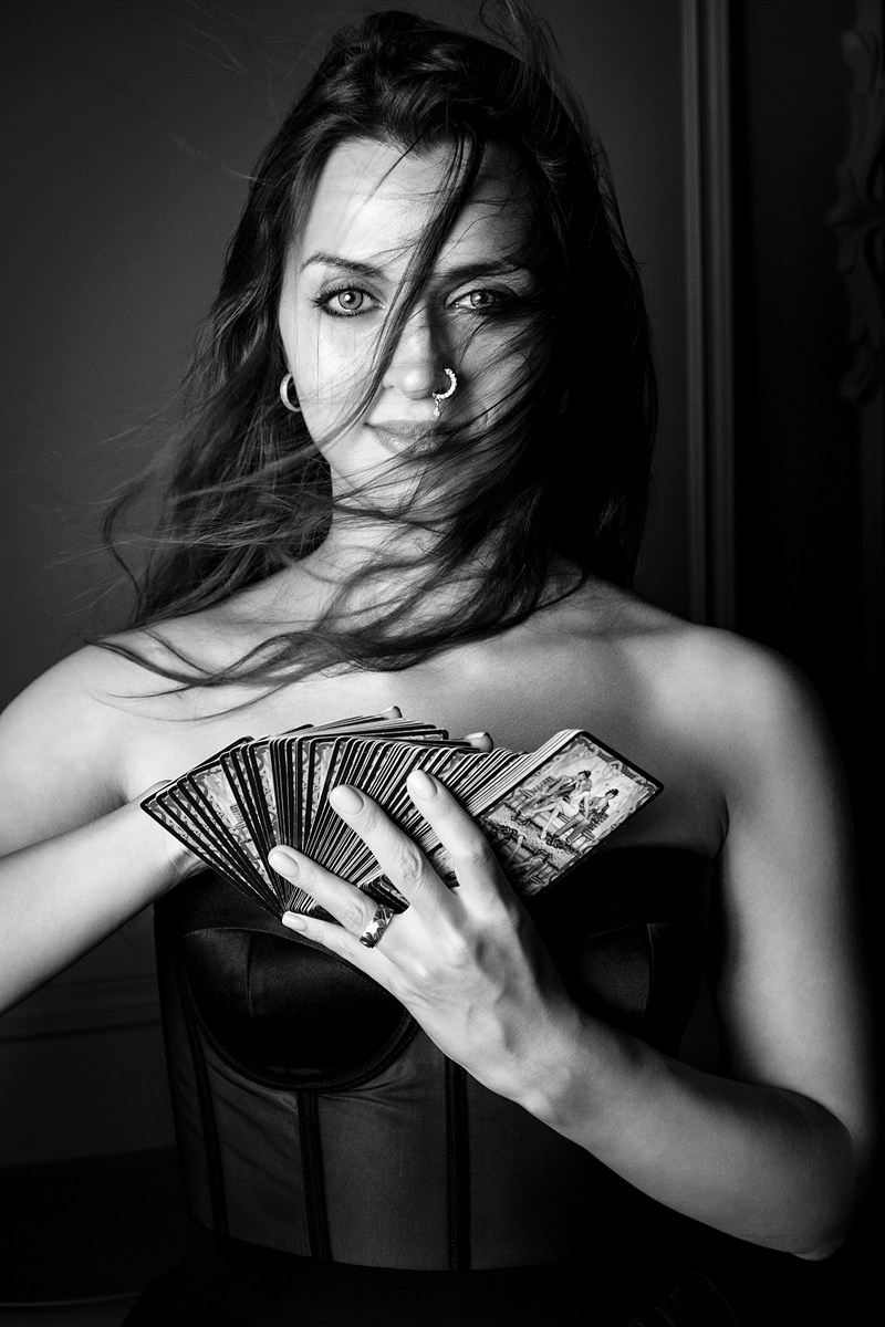 Таролог. Эротико-драматический фотограф Маруся Скоробогатова
