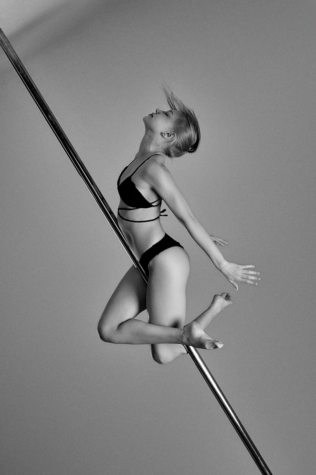 Студийная съемка с Пилоном. Женский фотограф в Новосибирске Вячеслав Семакин