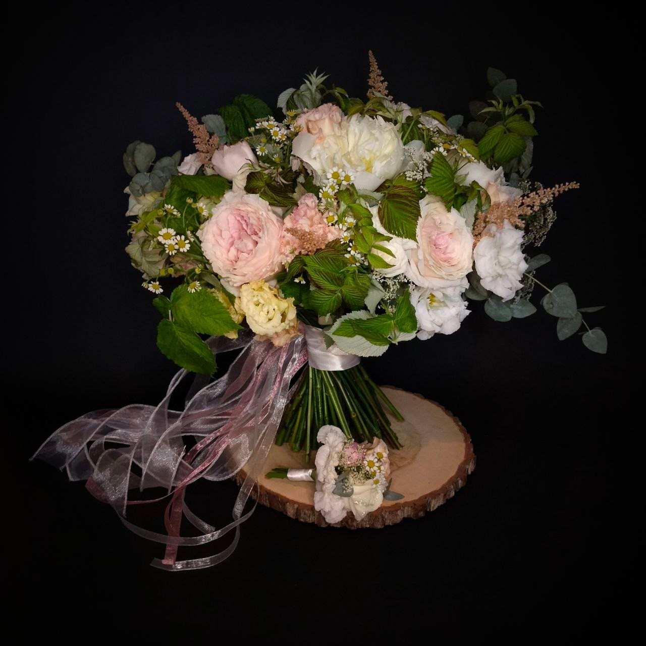 Свадебные букеты и аксессуары. Мария Сурмина-Ким. Флорист