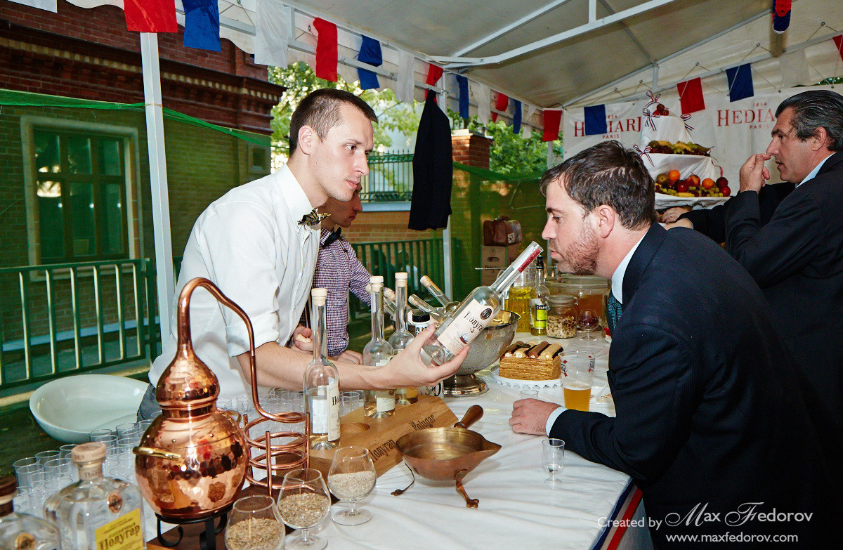 День Независимости в посольстве Франции. Фотохроника для следующих поколений