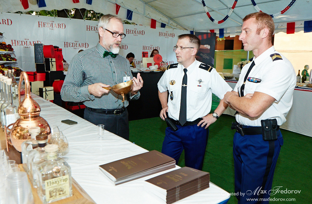 День Независимости в посольстве Франции. Фотохроника для следующих поколений