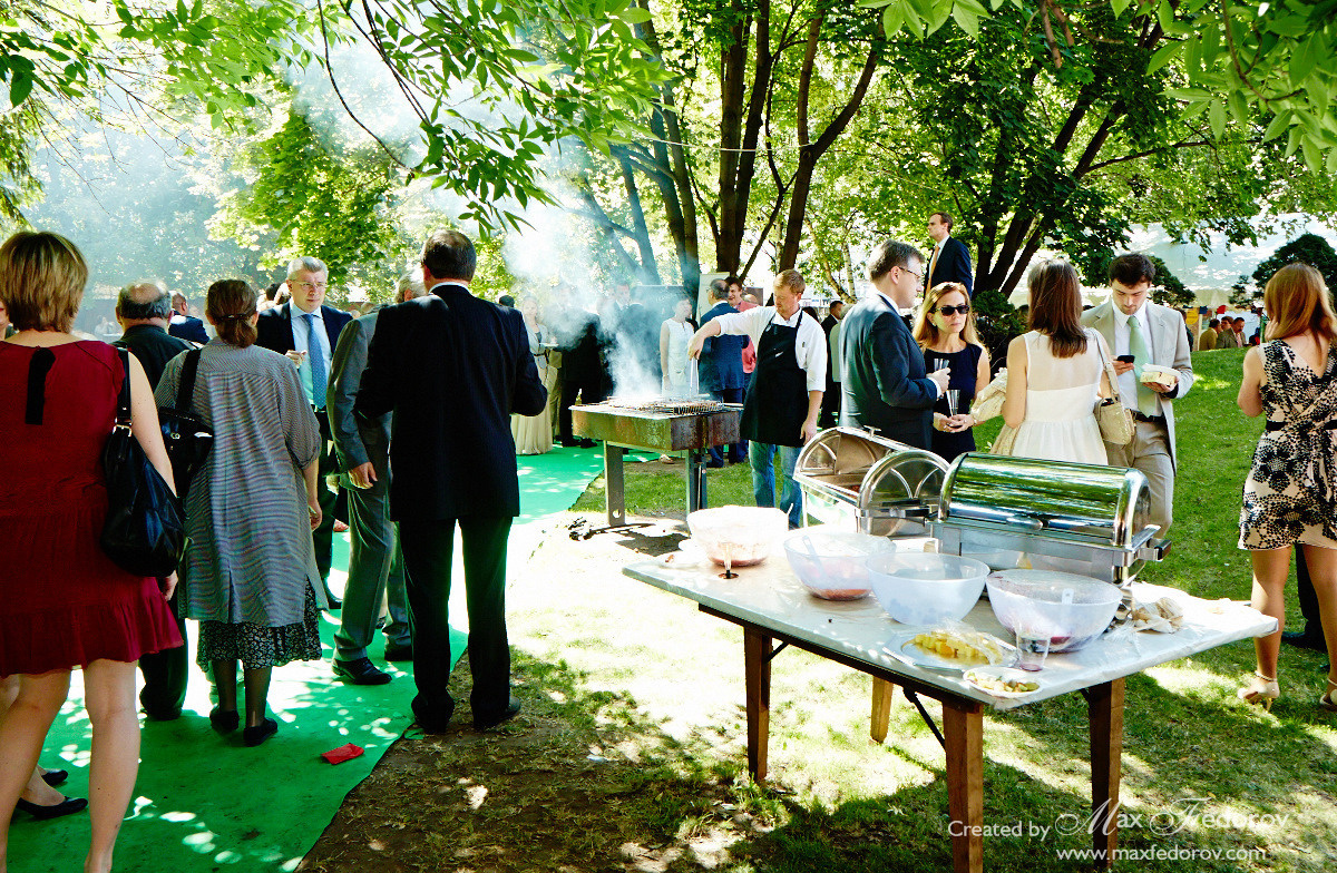 День Независимости в посольстве Франции. Фотохроника для следующих поколений