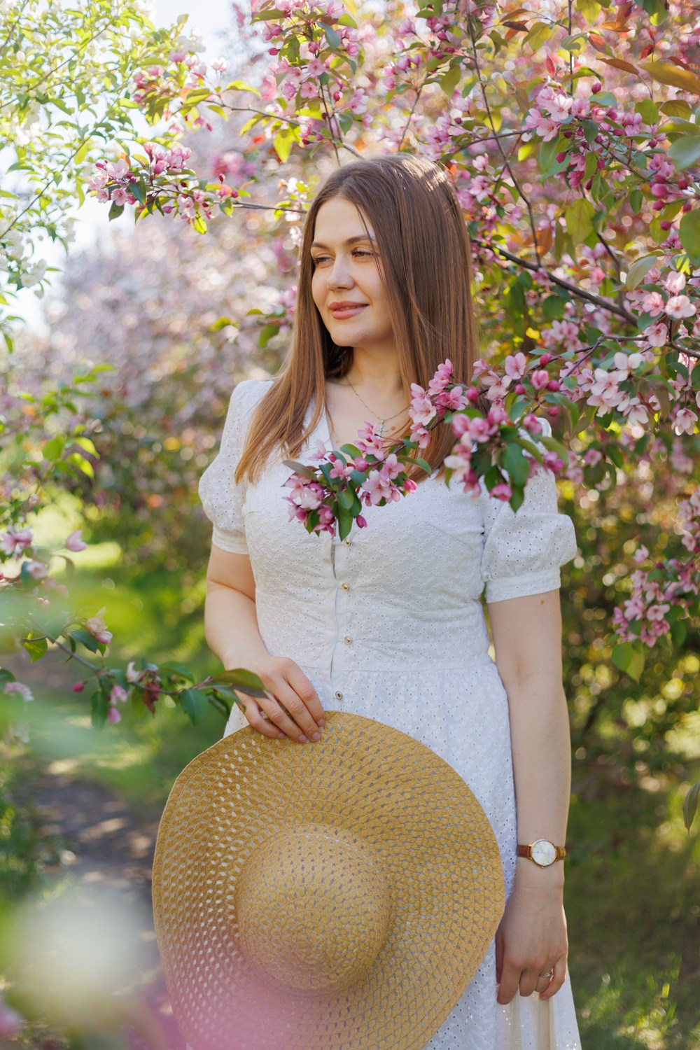 Фотосессия в цветущих яблонях. Семейный фотограф г. Тюмень