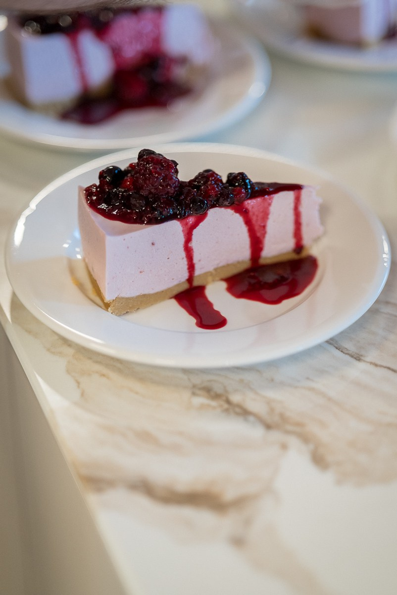 Презентация брендов EMAR и OULIN — производителей кухонных смесителей, моек из нержавеющей стали и кварцевого камня, кухонных аксессуаров. ВУД ТВОРЕЦ мебельная фабрика|ТВОРЕЦ студия мебели