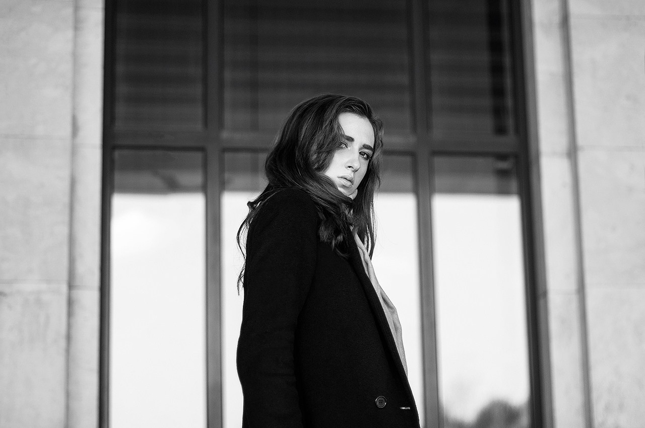 Женский уличный портрет. Фотограф и художник Kerry Moore