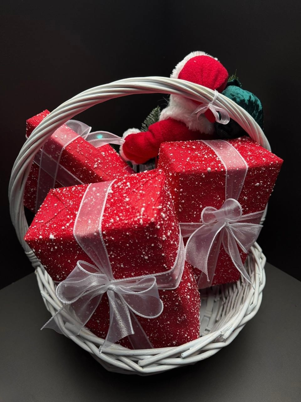 Новогодняя корзина. Студия подарочных наборов «Владия»