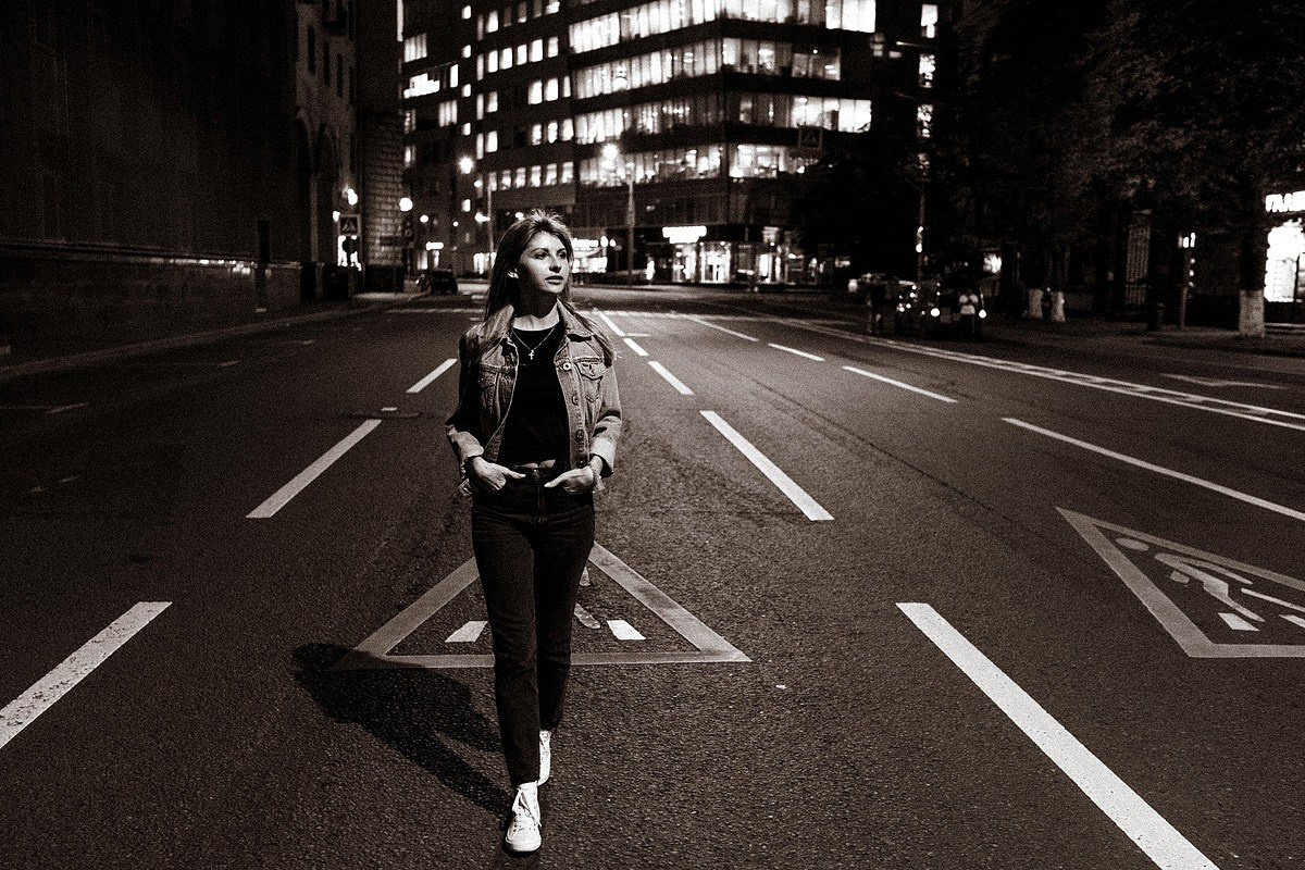 Olesay on the street. New York photographer RINAT SHAHMETOV in New York city