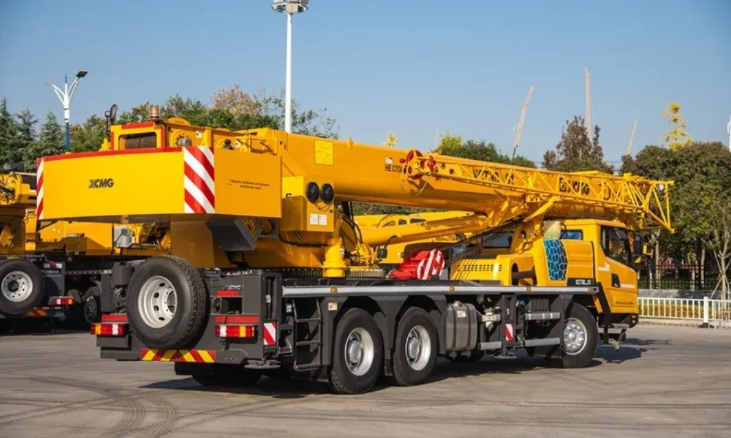 Автокраны XCMG XCT30_S1. Продажа надежной спецтехники от компании СТИ в г. Новосибирск