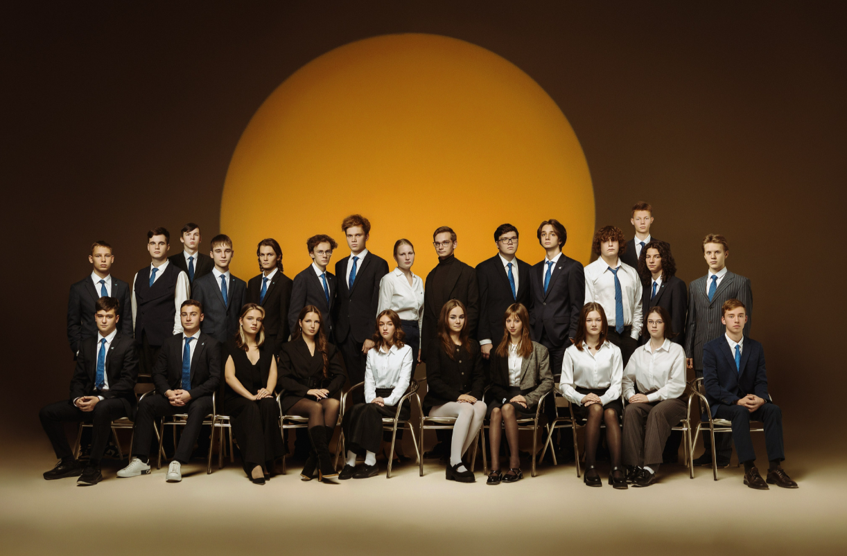 ВЫПУСКНОЙ В УЧЕБНОМ ЗАВЕДЕНИИ. Фотограф для маркетплейсов Михаил Бове