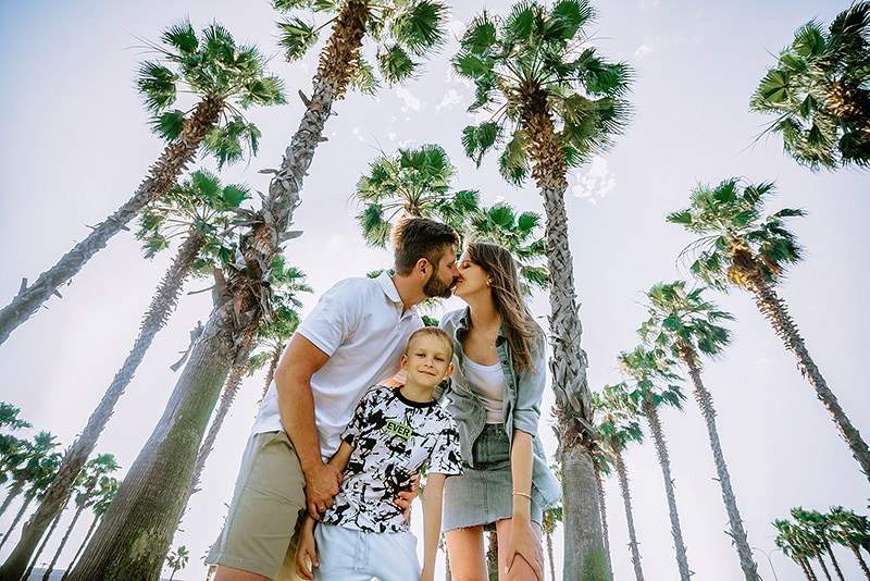 семейная фотосессия в сириусе на аллее пальм