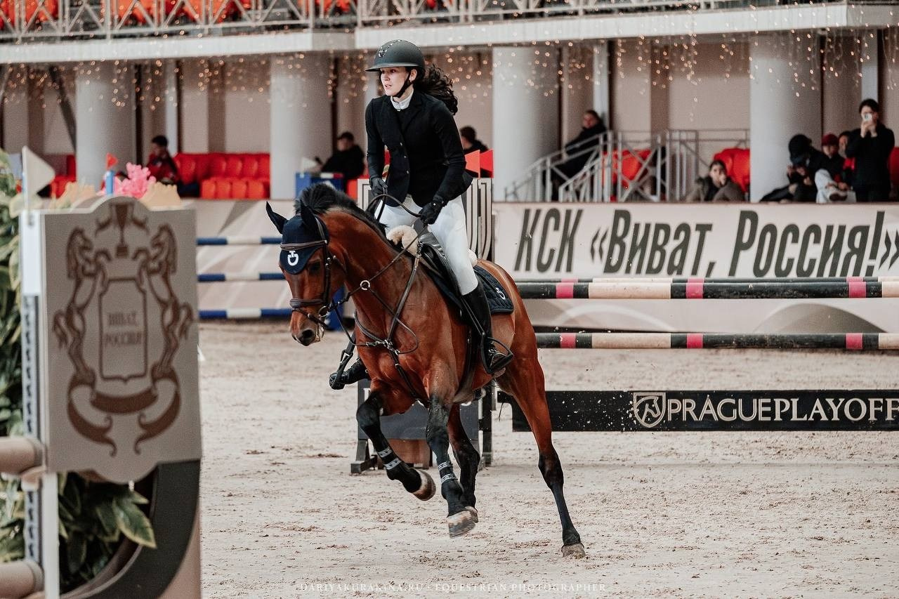 СОРЕВНОВАНИЯ ПО КОНКУРУ, ПОСВЯЩЕННЫЕ ДНЮ ПОБЕДЫ — КСК «ВИВАТ, Россия!». Куракина Дарья • Конный фотограф