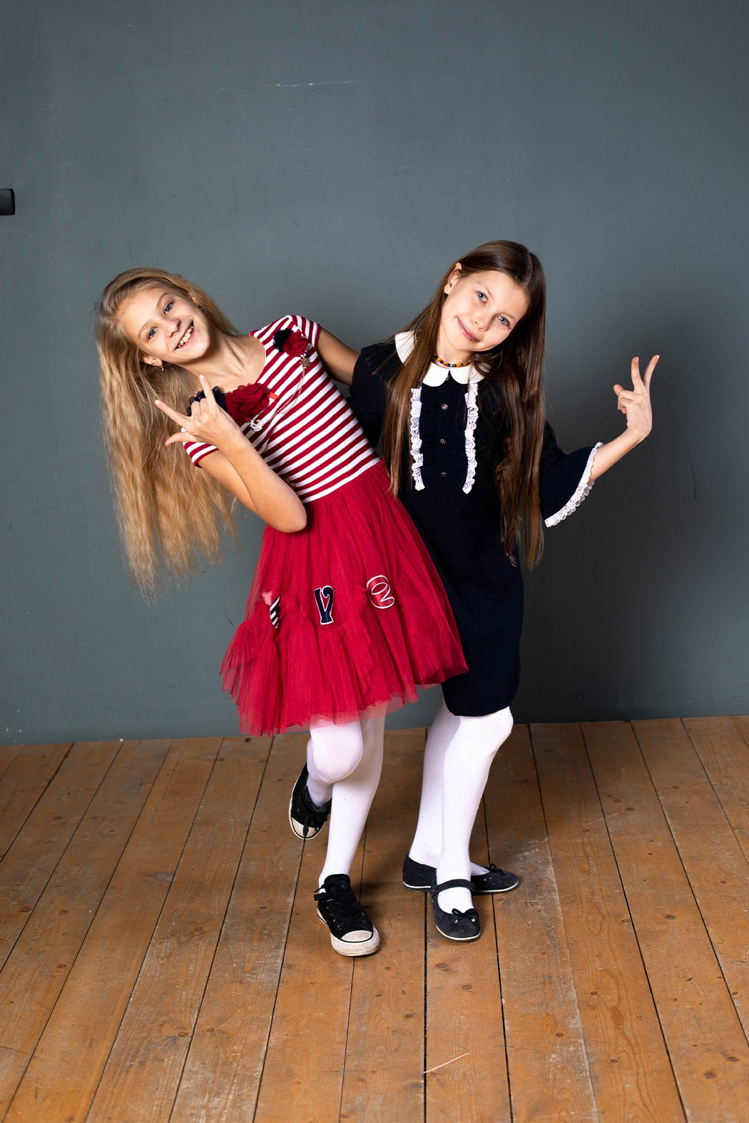 Галерея фотографий для средней школы. Выпускные фотоальбомы на заказ в Москве. Ксения Фоломкина