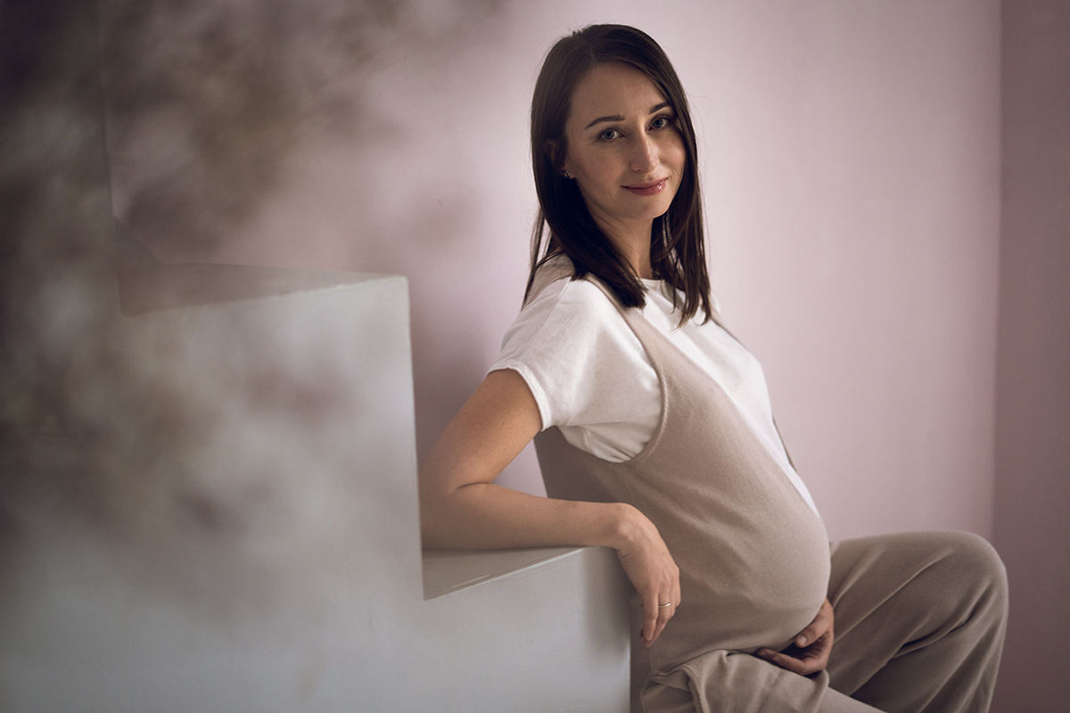 Фотосессия во время беременности в студии в Москве - Анна Бортникова. Видеограф в Москве Анна Бортникова