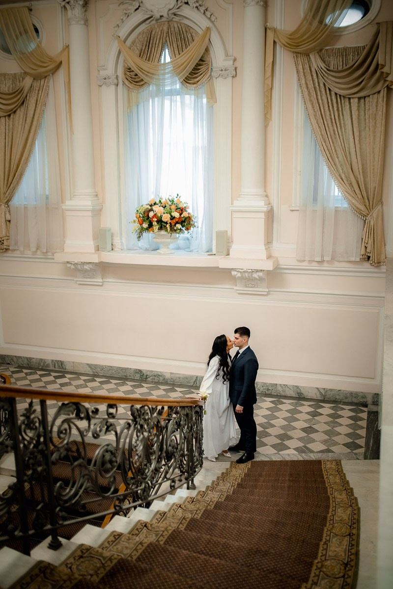 Свадебная фотосессия в ЗАГСе. Свадебный фотограф в Санкт-Петербурге Антон Владимиров