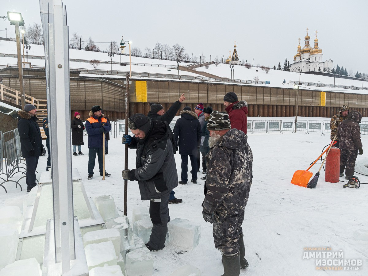 Замер льда на месте Крещенских купаний (репортаж)