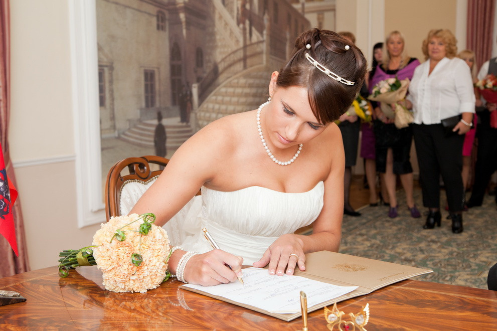 Свадебная прическа макияж. Парикмахер Художник модельер. Визажист — стилист