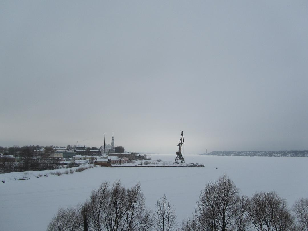 На левом берегу Волги — Кинешма, на правом — Заволжск