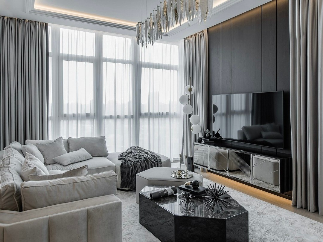 Современная гостиная с панорамными окнами и ТВ-зоной — проект Валерии Котович