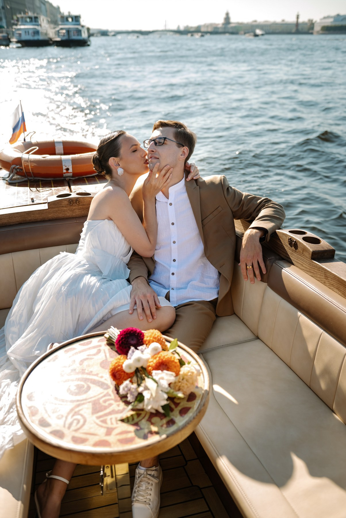 Свадьба на катере. Свадебный и сеейный фотограф в Санкт-Петербурге Елена Худякова