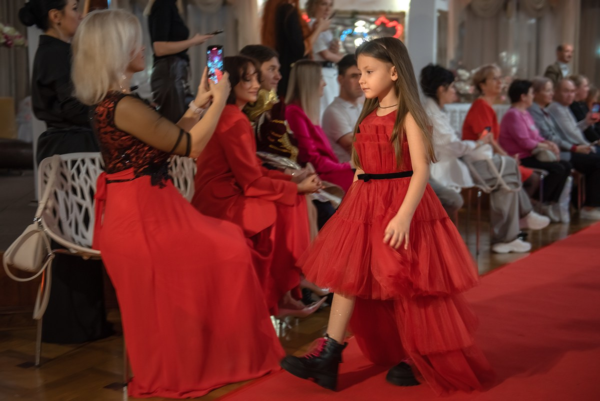 Выпускной в детской школе моделей HAPPYkids 2024. Семейный и коммерческий фотограф в Сочи Александр Бодунов